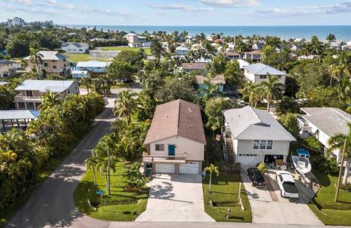 Mid Island Apartment | The Strawberry Daiquiri at Lazy Way