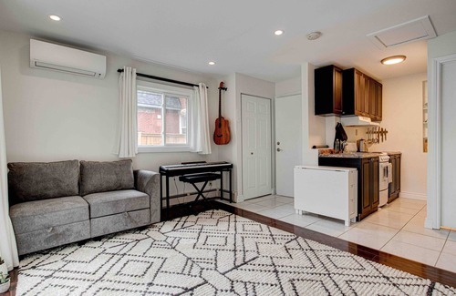 Guelph Apartment | The Studio: bright, cozy, quiet