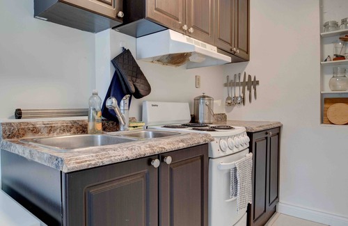 Guelph Apartment | The Studio: bright, cozy, quiet