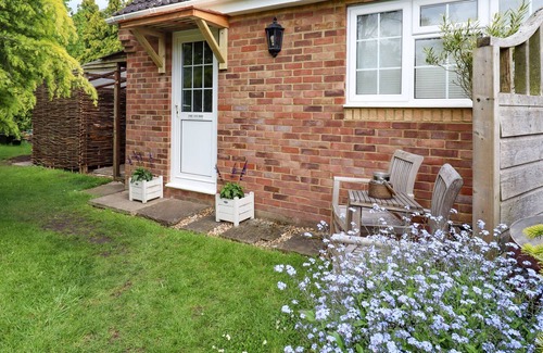 Stotfold Apartment | THE STUDIO, family friendly, with a garden in Baldock