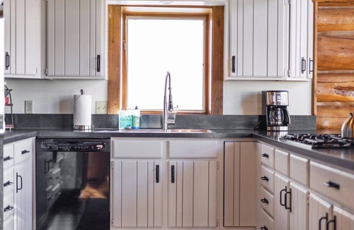 Red Lodge House | The stunning views, Last Best Place offers Wi-Fi, hot tub, and is dog friendly.