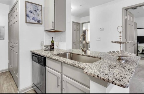 Dunwoody Apartment | *The Stylish Opulence of North Atlanta* Near Atl’s attractions