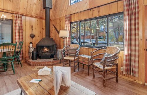 Sugarloaf House | The Sugar Loft - Cozy cabin located in one of the quietest neighborhoods! Relax and recharge!