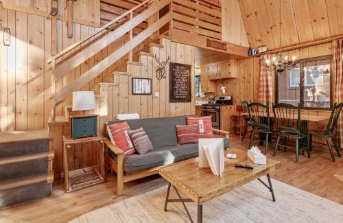 Sugarloaf House | The Sugar Loft - Cozy cabin located in one of the quietest neighborhoods! Relax and recharge!