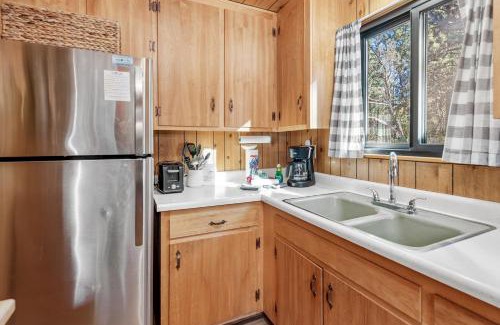 Sugarloaf House | The Sugar Loft - Cozy cabin located in one of the quietest neighborhoods! Relax and recharge!