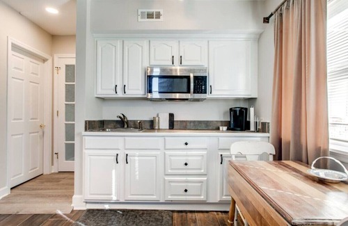 Franklin House | The Suite Spot: 1 bedroom