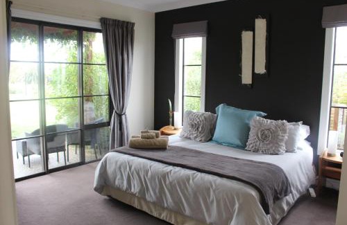 Gladstone Bed & Breakfast | The Summit Lodge