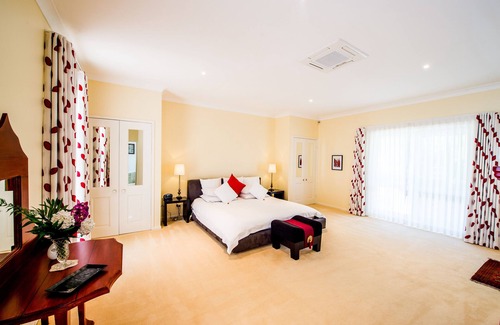 Surf Beach Bed & Breakfast | The Sun House Surfbeach , Batemans Bay N.S.W