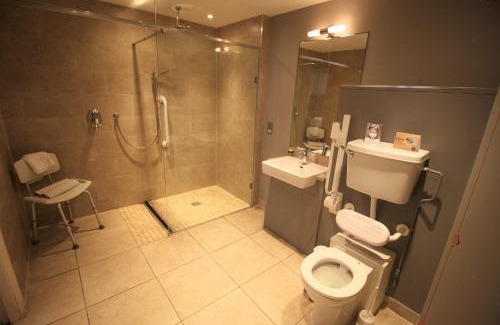Swindon Hotel | The Sun Inn