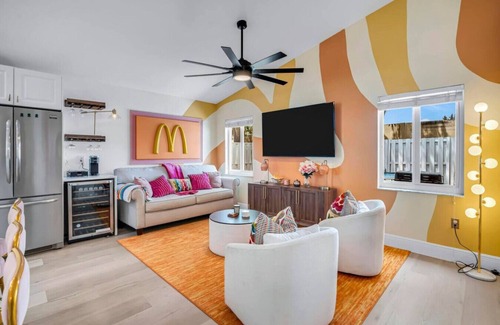 Sunrise House | The Sundae House/Hot Tub/Steps from Sawgrass Mall