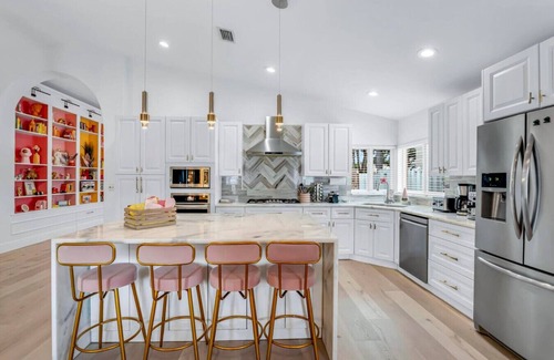 Sunrise House | The Sundae House/Hot Tub/Steps from Sawgrass Mall