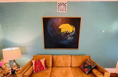East Hill Cottage | The Sunday Morning Bungalow- Near Downtown & Beach!