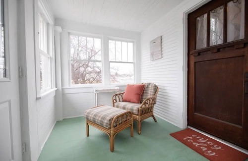 East End House | The Sunflower Home with Game Room & Hot Tub! Pet Friendly!