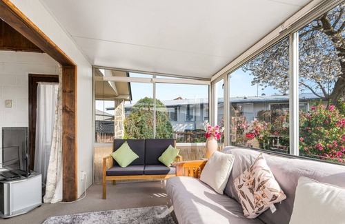 Lowburn House | The Sunhaven - Cromwell Holiday Home