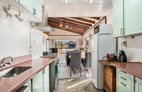 Lowburn House | The Sunhaven - Cromwell Holiday Home