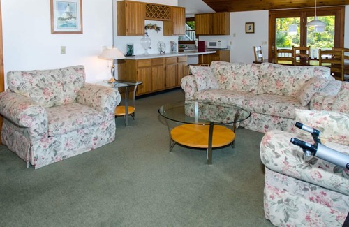 Hammondsport Cottage | The Sunken Cork - Water's Edge Getaway!