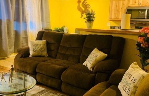 Southeast Colorado Springs Apartment | The Sunset 2-bedroom apartment near COS Airport