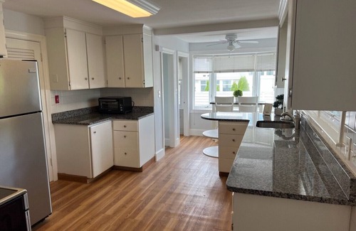 Marblehead House | The Sunset Lighthouse Marblehead - Exclusive Waterfront 3brm/2.5bath Home