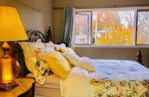 West Side Bed & Breakfast | The Sunshine House