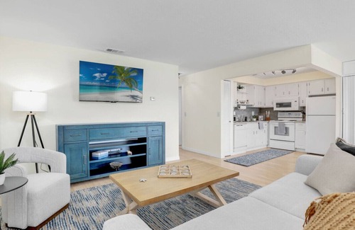 Cypress Lake Apartment | The Sunshine Suite - Ft Myers
