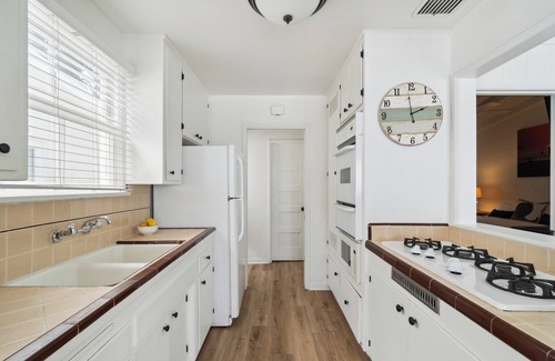 Eastern Malibu House | The Surfrider Bungalow on Carbon Beach