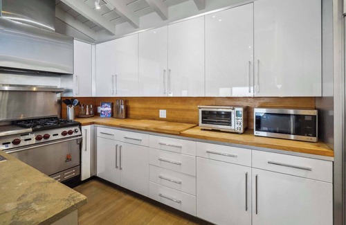 Eastern Malibu House | The Surfrider Villa by Stay Awhile Villas