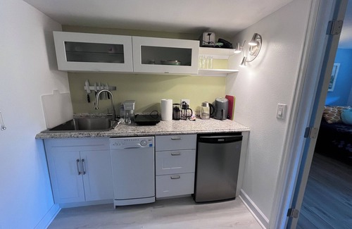 Louisville Condo | The Sweet Nature Nest: Cozy 1-Bedroom w/Kitchenette, Nature, & Private Entrance
