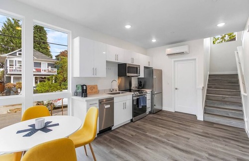 Capitol Hill Apartment | The Sweet Suite in the North
