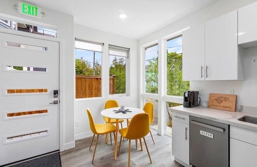 Capitol Hill Apartment | The Sweet Suite in the North