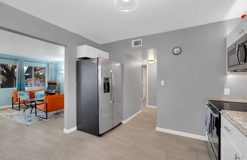 Rincon Heights House | The Swing by Velo Sum