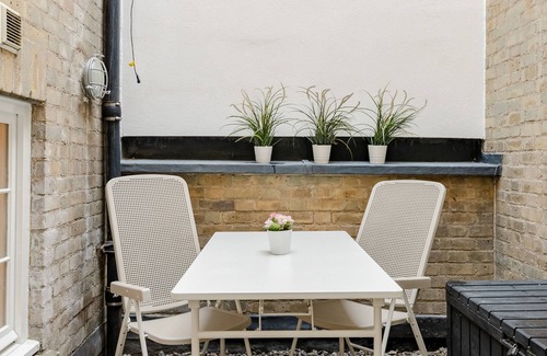 Warwick House | The Tachbrook: 6-Bed Historic Townhouse | Victoria