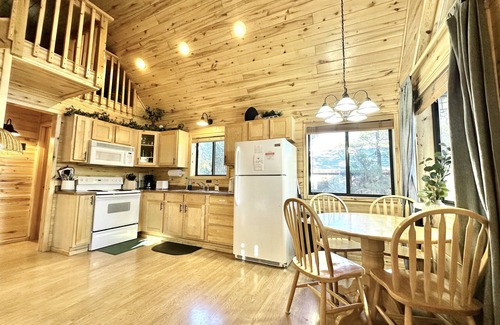 Heber Cabin | The Tamarack | Spa, Updated Décor, Pet Friendly!