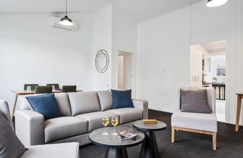 Tauranga Hotel | The Tauranga on the Waterfront