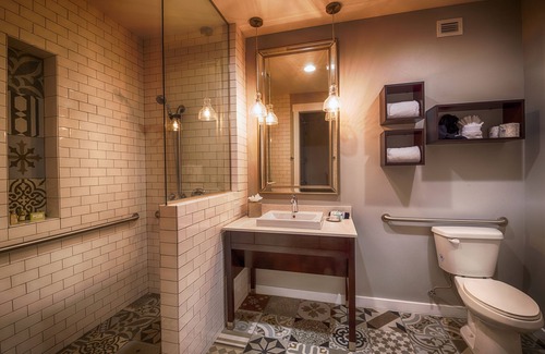 Cottonwood Hotel | The Tavern Hotel