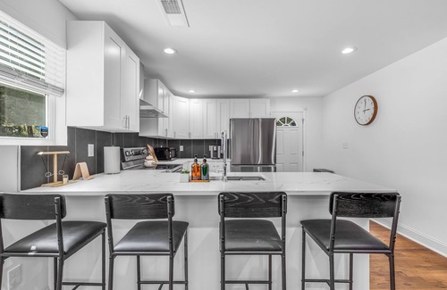 Atlanta House | The TEA-riffic INN near Downtown ATL!