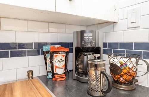 Miramonte House | The Teal Door | UofA Central Newly Renovated 1BR