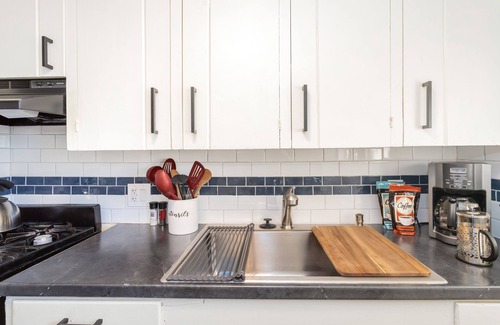 Miramonte House | The Teal Door | UofA Central Newly Renovated 1BR