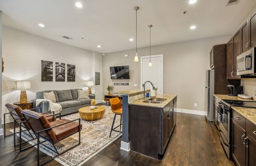 West End Condo | The Tennessee Whiskey in West End-Vandy- Uber to Broadway