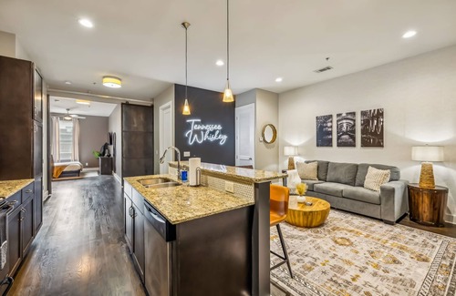 West End Condo | The Tennessee Whiskey in West End-Vandy- Uber to Broadway