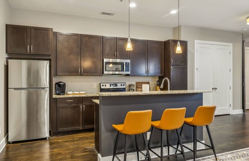 West End Condo | The Tennessee Whiskey in West End-Vandy- Uber to Broadway