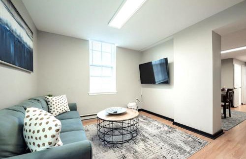 Wilmington Apartment | The Terrace at Park Place 2nd floor walk up -cozy 2 bedroom fast WiFi free coffee