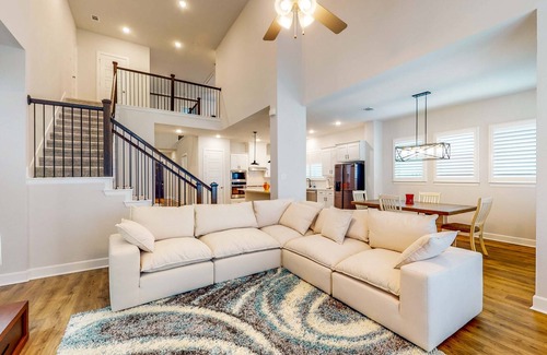Argyle House | The Texas Chateau w/ Pool and Basketball Access