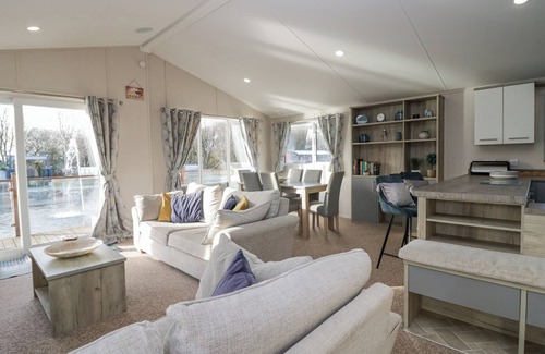 Carnforth Cottage | THE THREE BEARS LODGE, CONISTON DRIVE 11, pet friendly in Warton