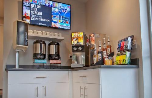 Yamacraw Village Hotel | The Thunderbird Inn
