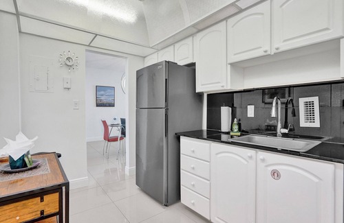 Hollywood South Central Beach Condo | The Tides Hollywood 12B
