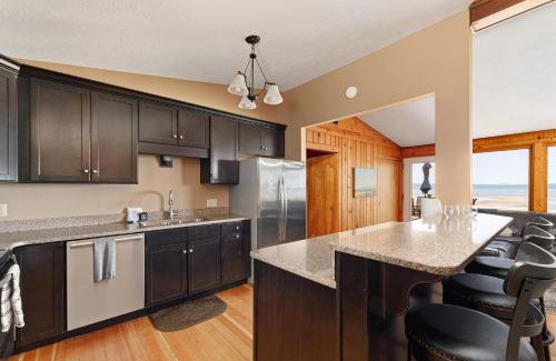 Traverse City House | The Tides on East Bay