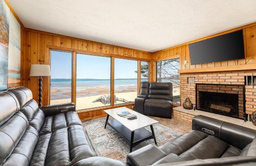 Traverse City House | The Tides on East Bay
