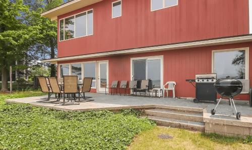 Traverse City House | The Tides on East Bay