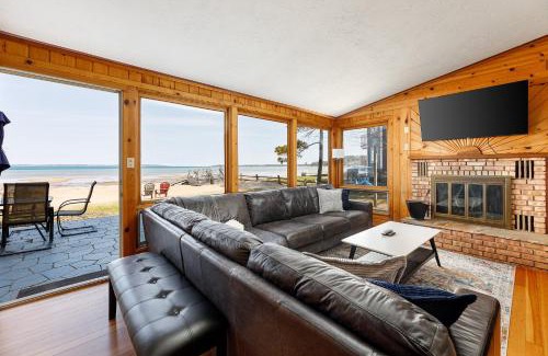 Traverse City House | The Tides on East Bay