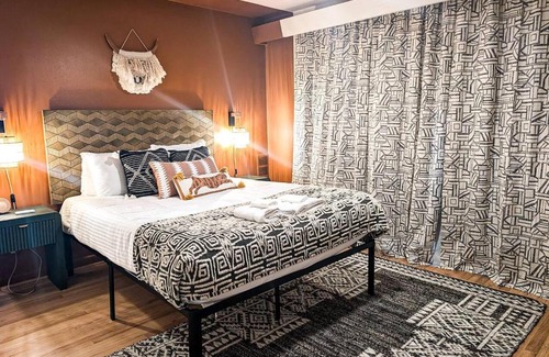 Columbia Apartment | The Tiki Suite 2BR 2BA